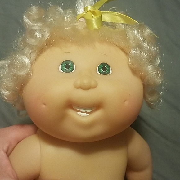 Cabbage Patch doll - Picture 5 of 6